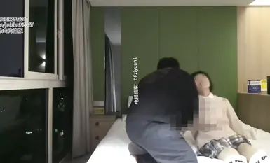 約炮大神，【胖爺的奇妙之旅】，最喜歡嫩嫩的學生妹，把玩清純少女的胴體，酒店裡難忘的一刻，推薦