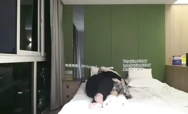 約炮大神，【胖爺的奇妙之旅】，最喜歡嫩嫩的學生妹，把玩清純少女的胴體，酒店裡難忘的一刻，推薦