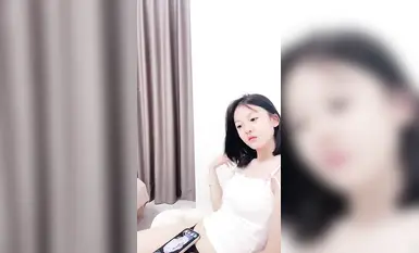 New anchor super pink school beauty anchor Yuanyuan tongue stud blowjob just entered the sea and kneeled on the toilet to be fucked, props training, breast push, tongue stud small mouth sexy blowjob, various postures explosion (44)