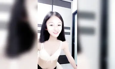 新人アンカーの超ピンク校長美人アンカーのユアンユアン舌スタッドフェラは、海に入ったばかりでトイレに跪いて犯され、小道具トレーニング、胸押し、舌スタッド小口セクシーフェラ、様々な体位爆発（69）
