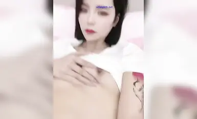 지역 폭군은 최고의 고가의 검은 실크 젊은 여성을 맞춤 제작하여 발정기 도구를 목욕시키고 대규모 자위행위를 했습니다(15)
