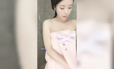 土豪定制极品高颜值黑丝少妇，洗澡发情道具大尺度自慰(2)