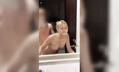 Ang pinakamahusay na asong babae na may magagandang suso at perpektong katawan, isang manipis na linya ng walang buhok na pink na puki, malakihang bayad na oral sex selfie view (9)