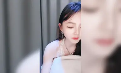 2025年最新抖音网红女神下海【小馋猫】好美啊，绝对让你一眼爱上，真是个超级反差的极品尤物(1)